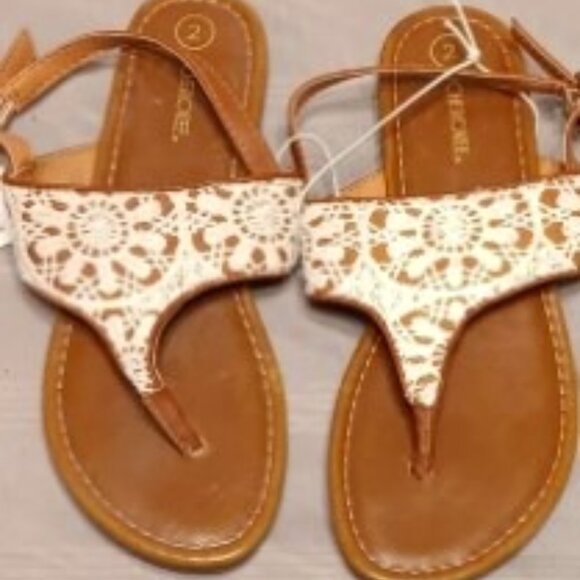 Girls Sandals By Target Size 2 Thong And T-Strap Embroidered, - NWT - Picture 1 of 15